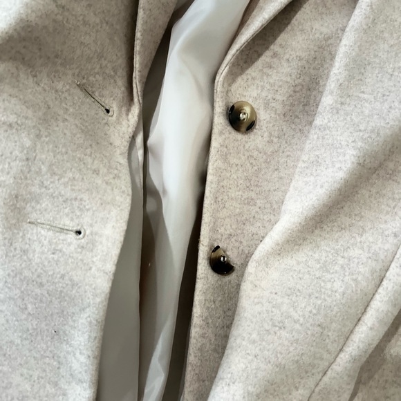 Cream coat - Picture 5 of 5